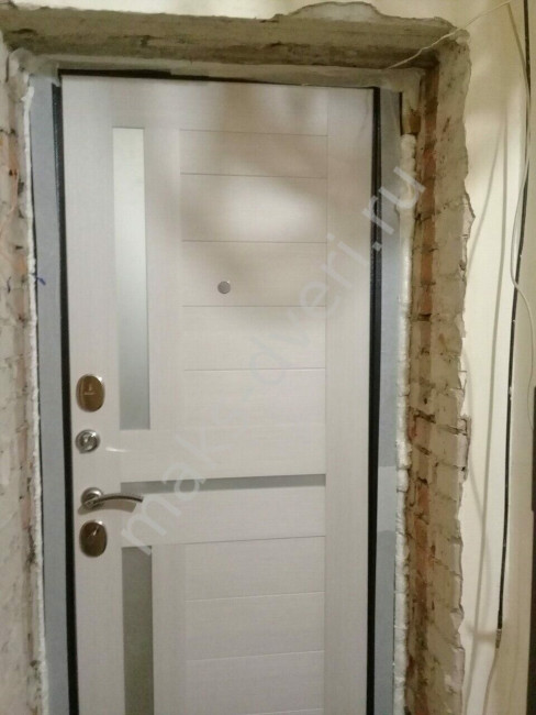 Входная дверь Авангард