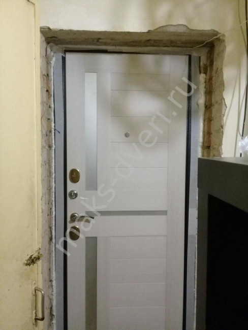 Входная дверь Авангард