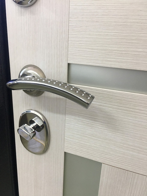 Входная дверь Авангард