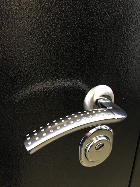 Входная дверь Авангард